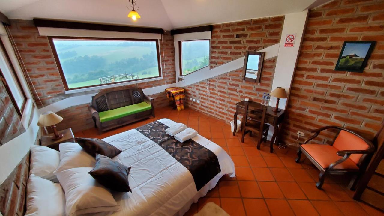 Balcon Al Cotopaxi * Sangolqui
